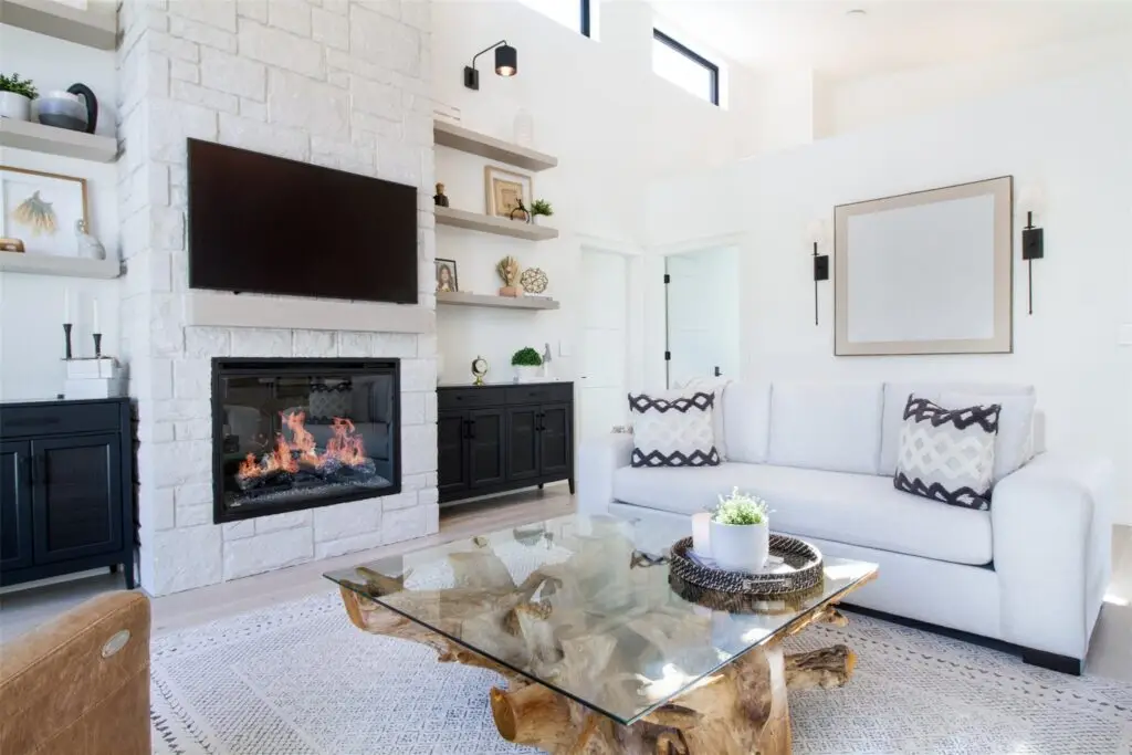 Cloudbreak | Monthly Rental in Revelstoke | Living Room
